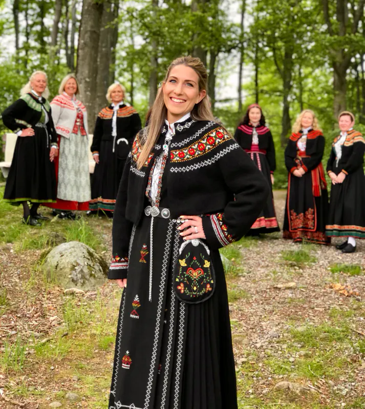 Helene-jakke tilpasset Nordfjorbunad, nord i Sogn & Fjordane | Strikkepakke