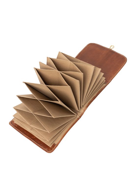 Project 93 – Eksklusiv rundpinneveske i skinn - Walnut/Gold