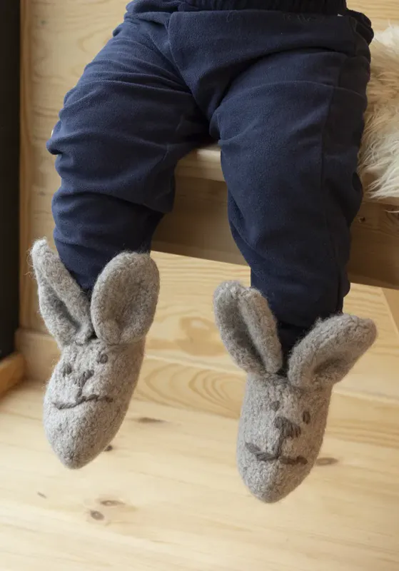 Harehopp tøfler i Viking Hobbygarn | Strikkepakke