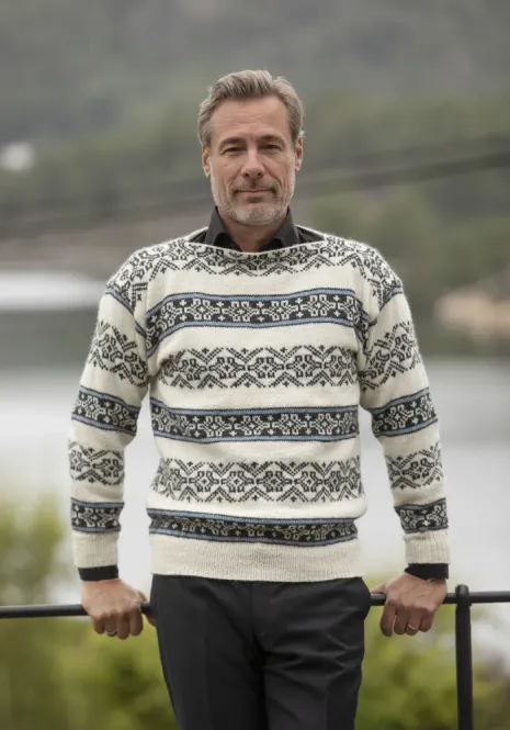 Hovedbilde Severin-genser til herre i Viking Alpaca Storm | Strikkepakke