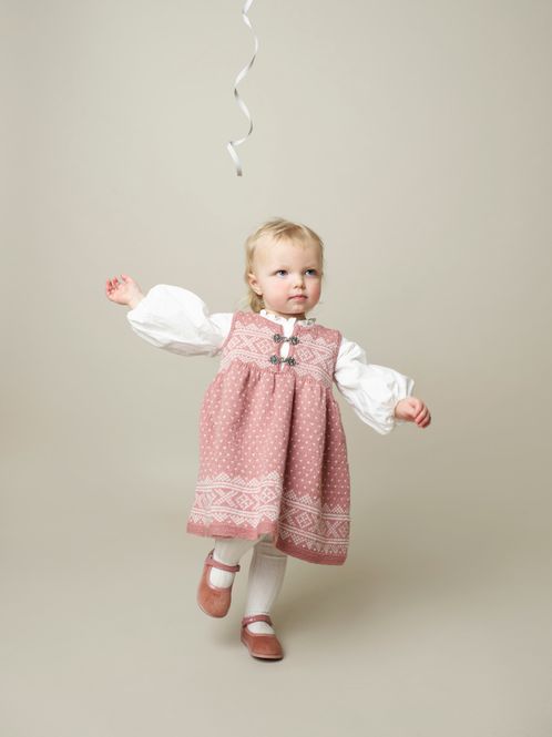 Hovedbilde Setesdalkjole i Rauma Babygarn | Strikkepakke