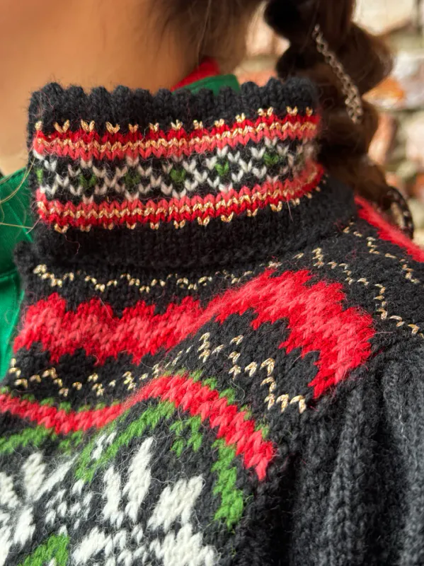 Karoline til bunad med stjernebroderier | Strikkepakke