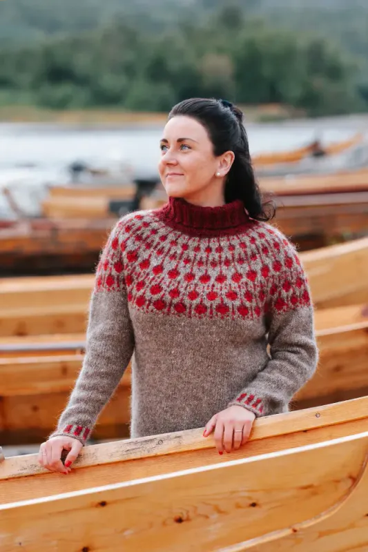 Tyttebærgenser av Sisu Knitwear | Strikkepakke