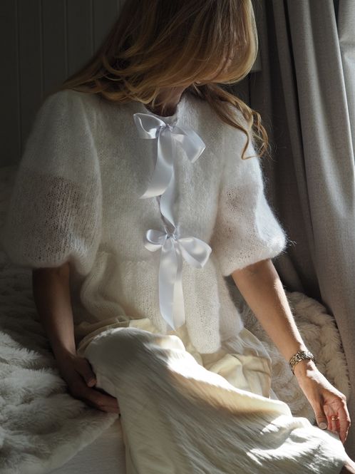 Hovedbilde Freia Bluse i Ingenua av Tove Lindtein | Strikkepakke