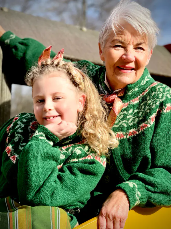 Ada barnejakke til Nordlandsbunad (grønn) | Strikkepakke