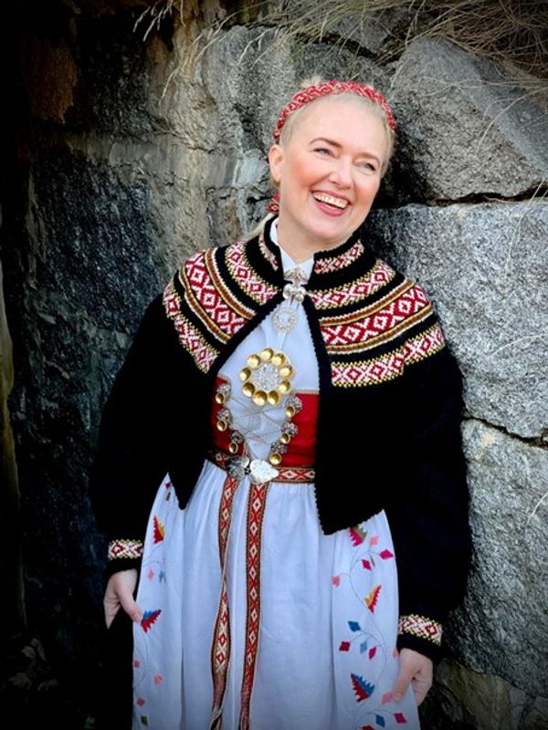 Anita-jakke til Åmlibunad Aust-Agder | Strikkepakke