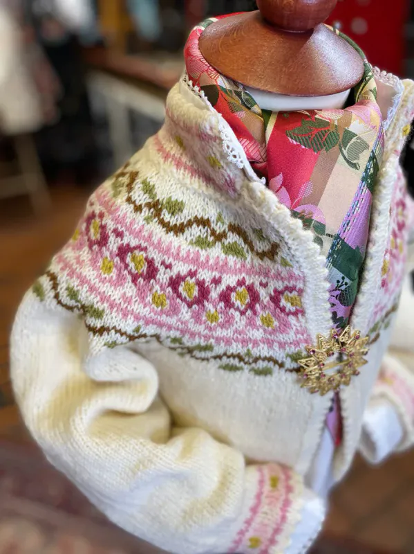 Iben barnejakke tilpasset bunad og drakt | Strikkepakke