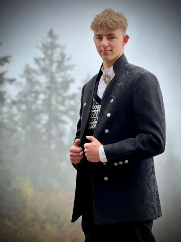 August vest tilpasset herrebunad | Strikkepakke