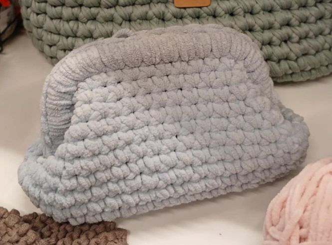 Hovedbilde Heklet clutch-veske i Chenillove | Heklepakke